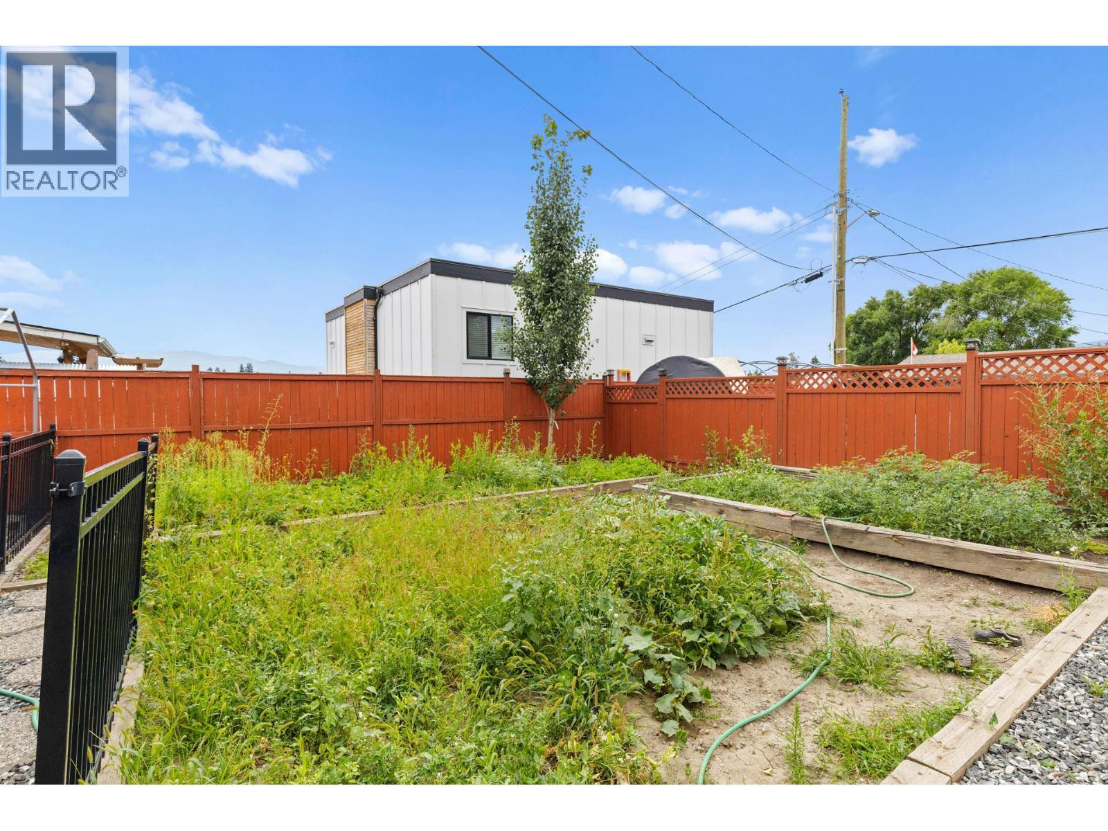 842 Glenmore Drive. Kelowna, British Columbia