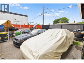 842 Glenmore Drive. Kelowna, British Columbia