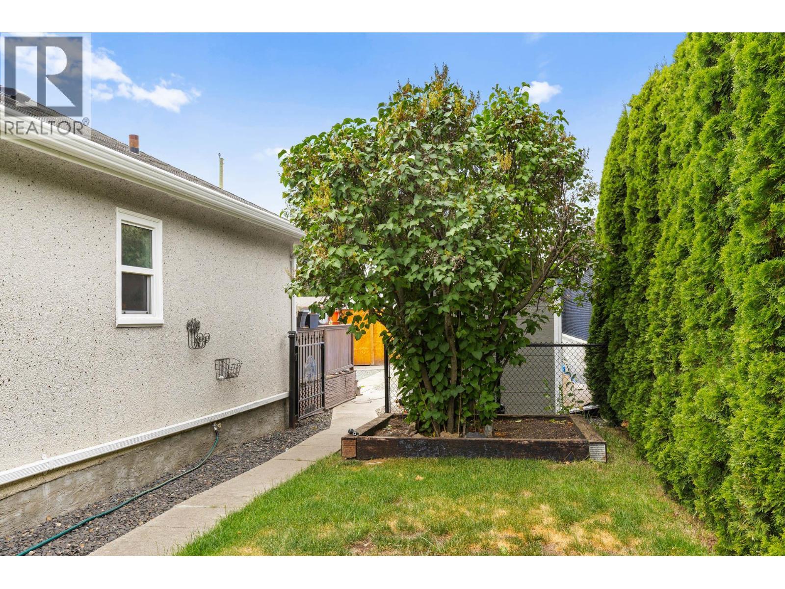 842 Glenmore Drive. Kelowna, British Columbia