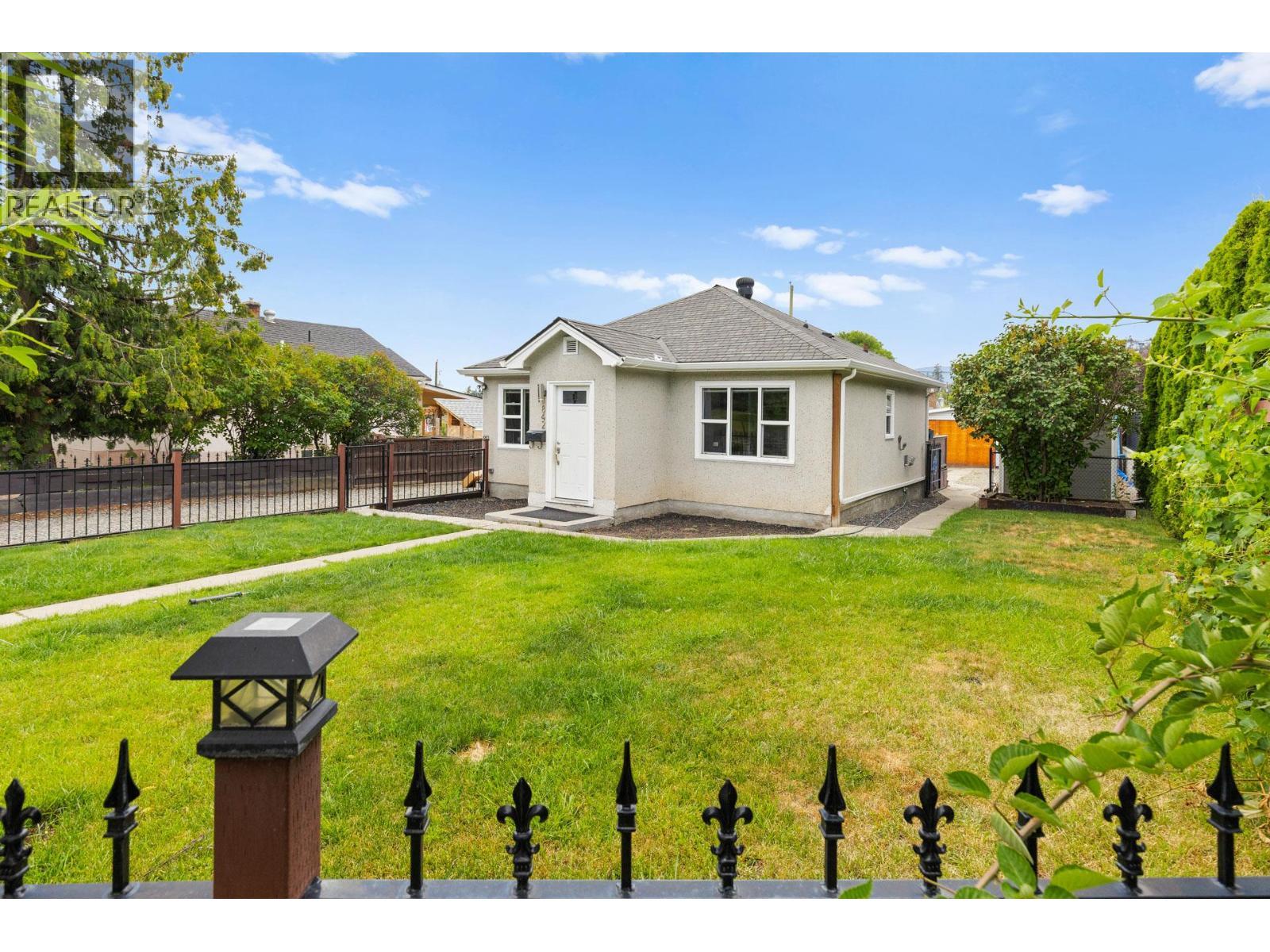 842 Glenmore Drive. Kelowna, British Columbia