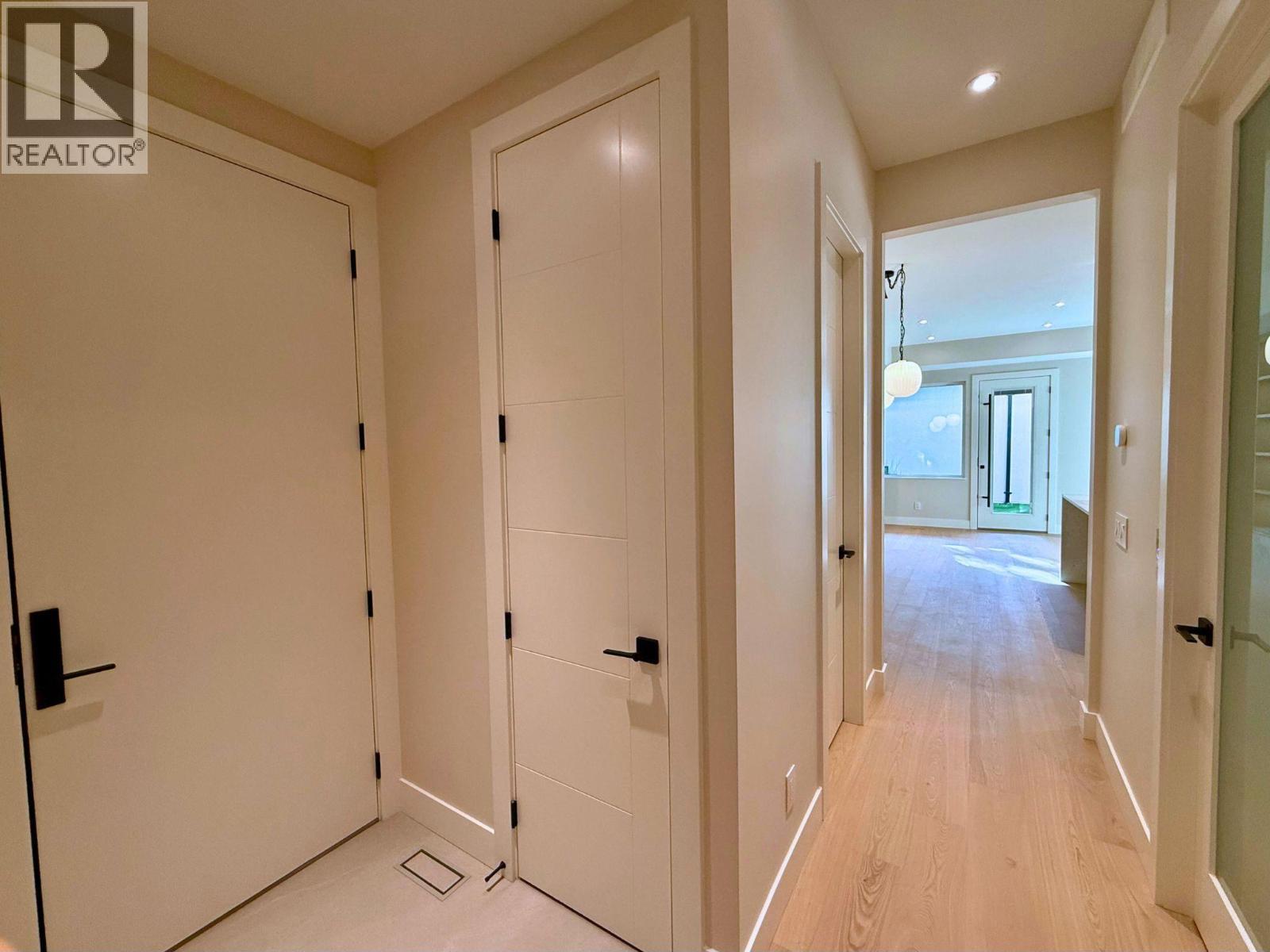 781 Martin Avenue Unit# 4. Kelowna, British Columbia