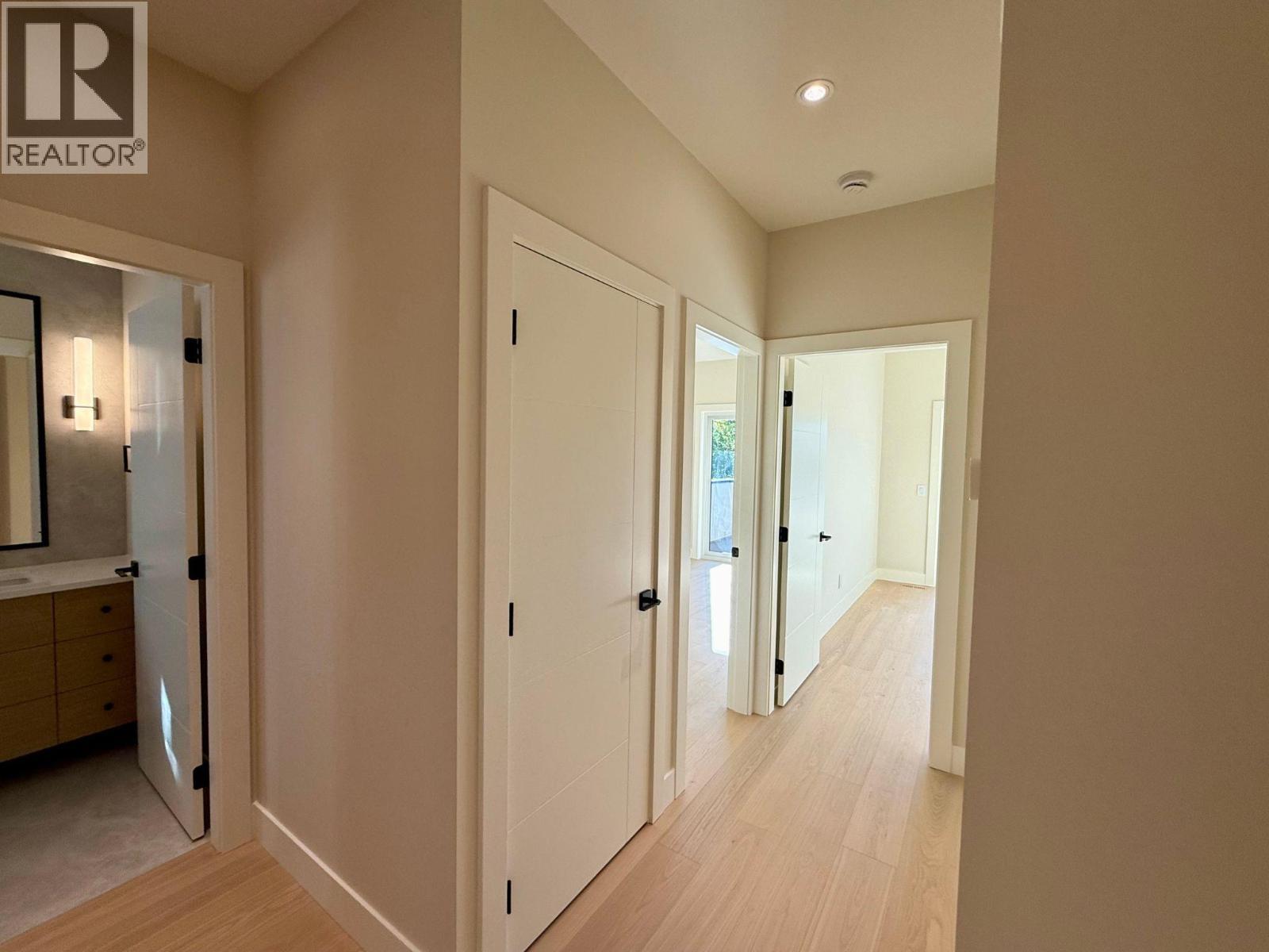 781 Martin Avenue Unit# 4. Kelowna, British Columbia