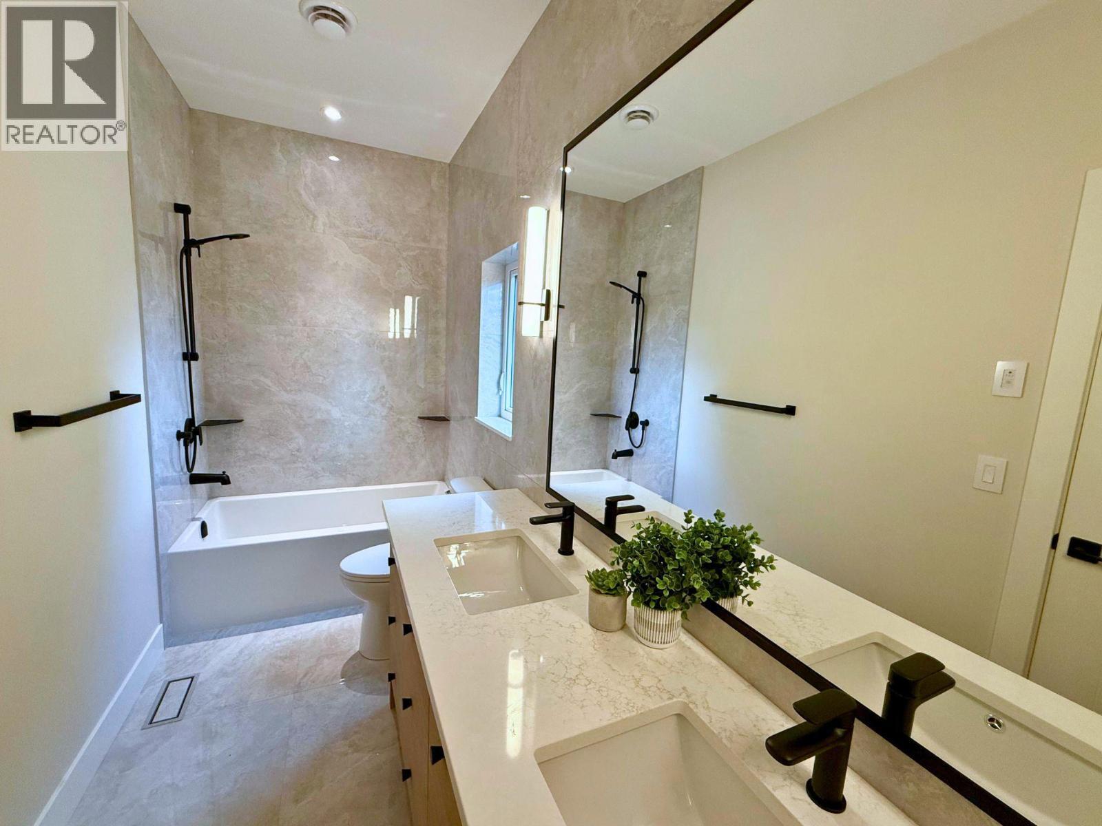 781 Martin Avenue Unit# 4. Kelowna, British Columbia