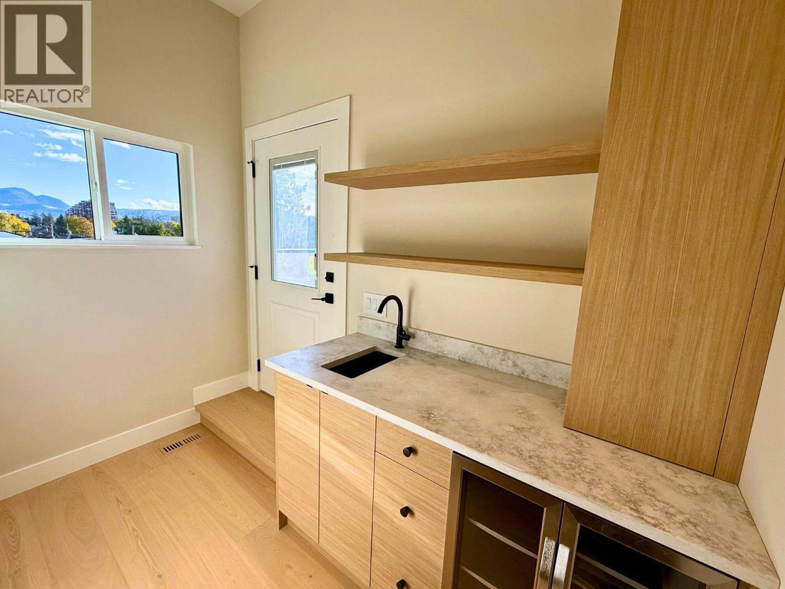 781 Martin Avenue Unit# 4. Kelowna, British Columbia