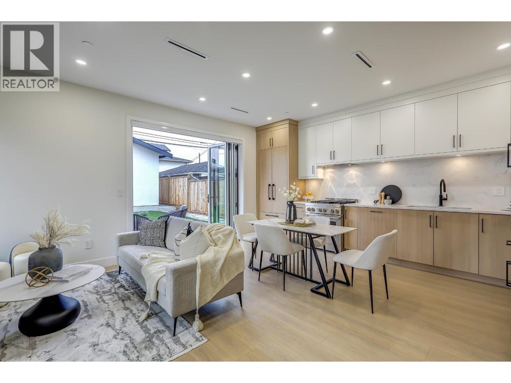 1 3695 E 26 Avenue, Vancouver