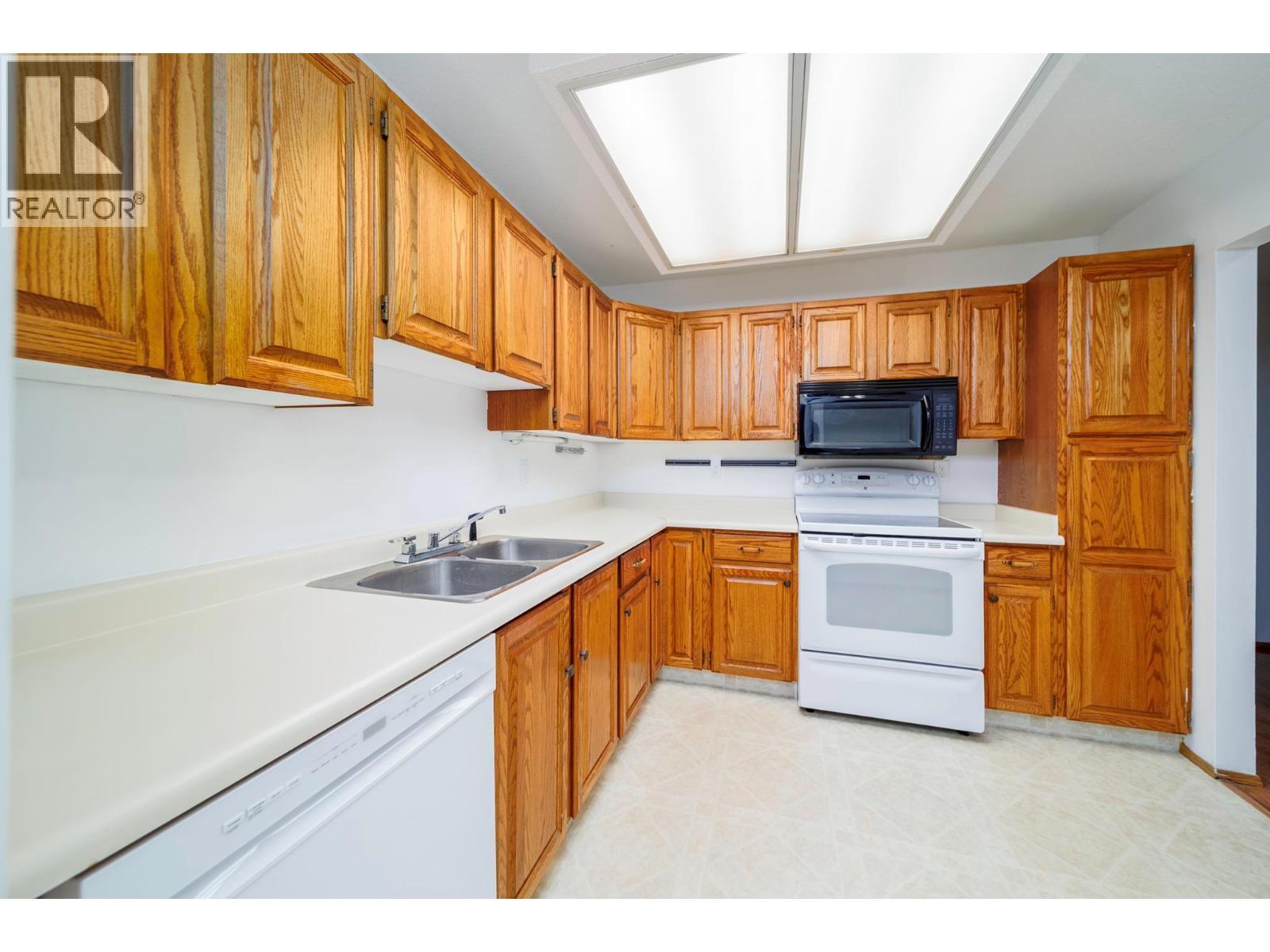 1055 Glenwood Avenue Unit# 101. Kelowna, British Columbia