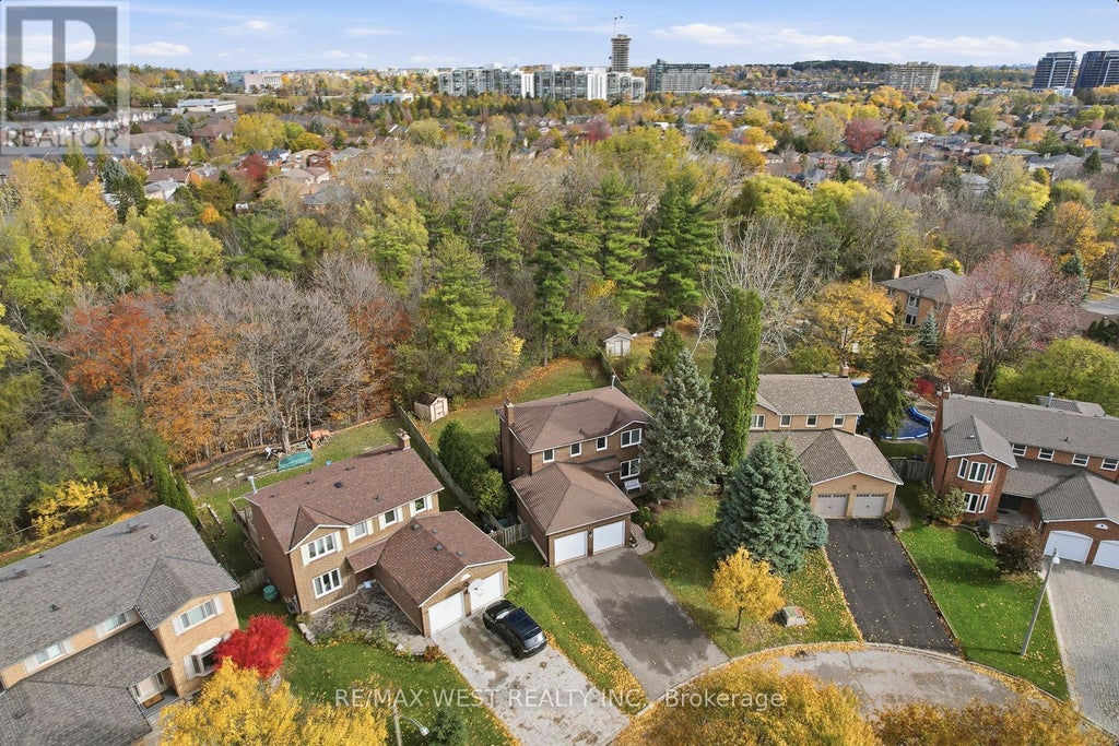 12 Lippincott Court, Richmond Hill (north Richvale)