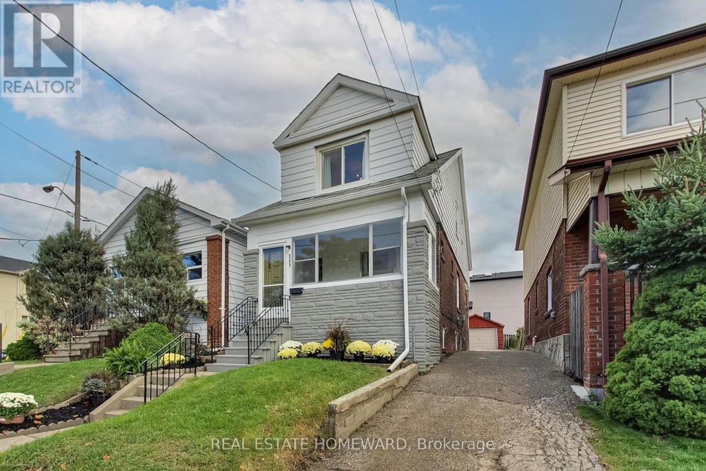 255 Westlake Avenue, Toronto (woodbine-Lumsden)
