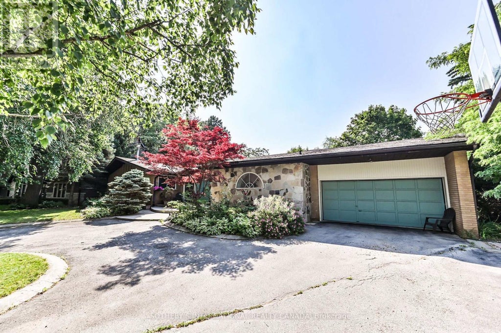 130 Monsheen Drive, Vaughan (east Woodbridge)