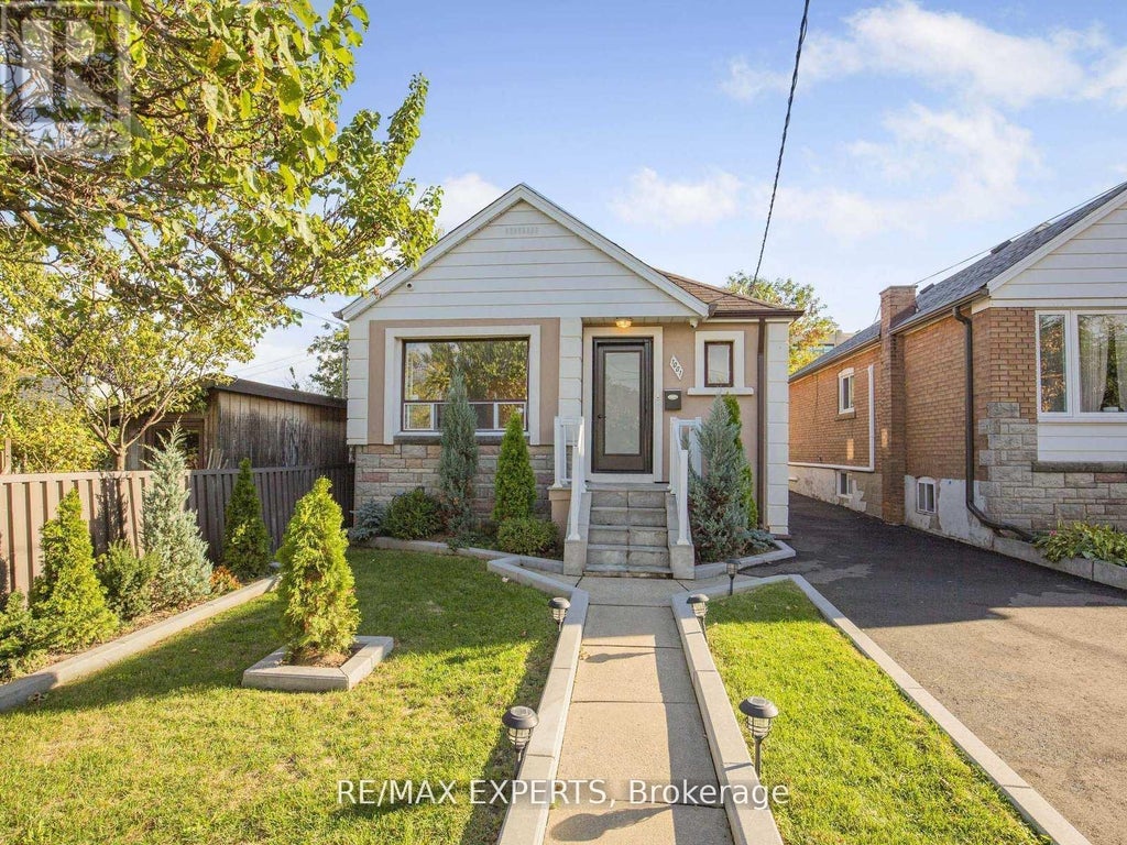 1001 Castlefield Avenue, Toronto (briar Hill-Belgravia)