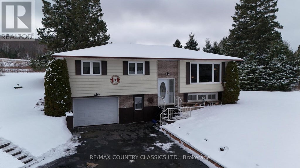 3559 South Baptiste Lake Road, Highlands East (cardiff Ward)