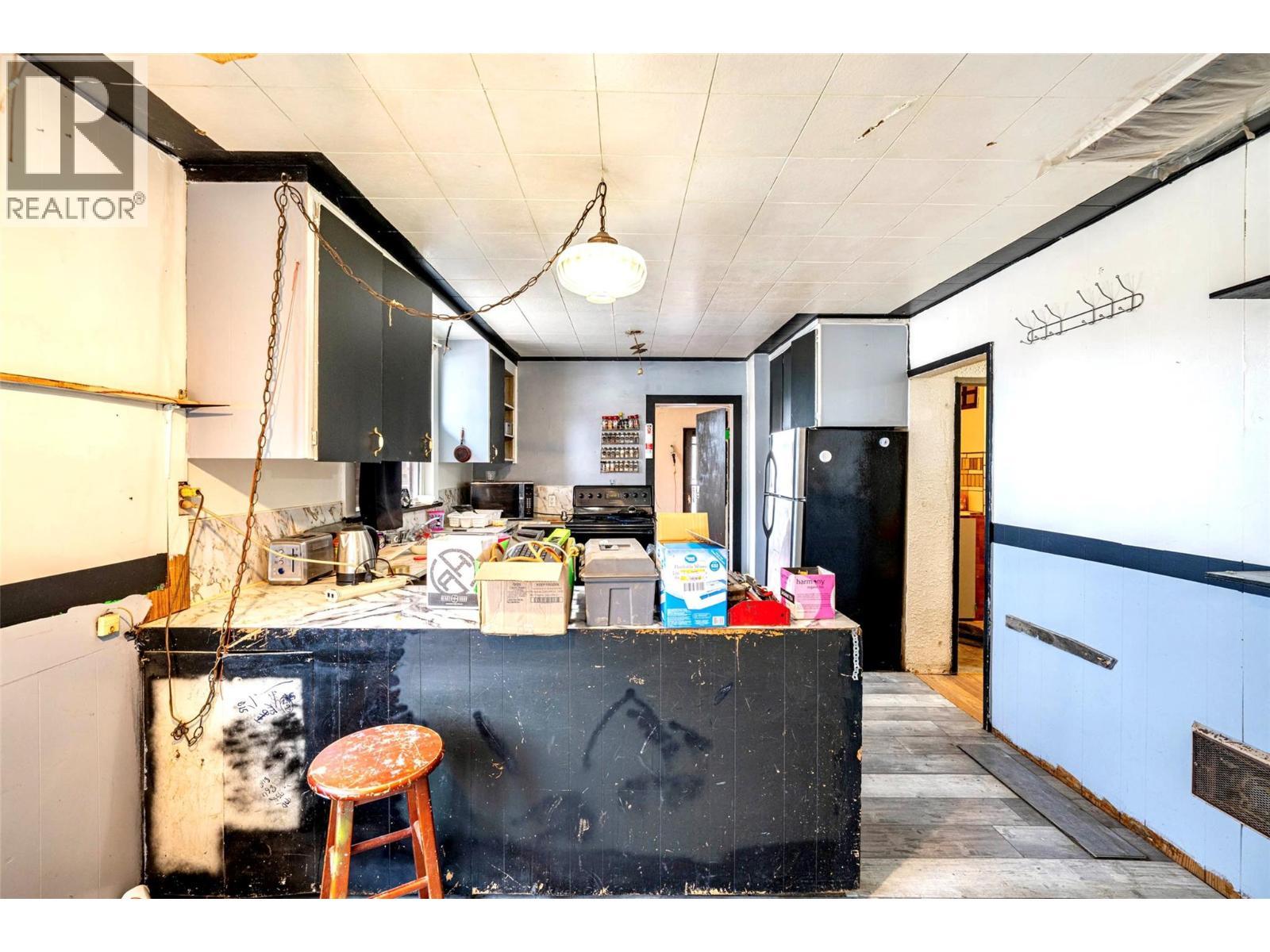 2214 32 Street. Vernon, British Columbia