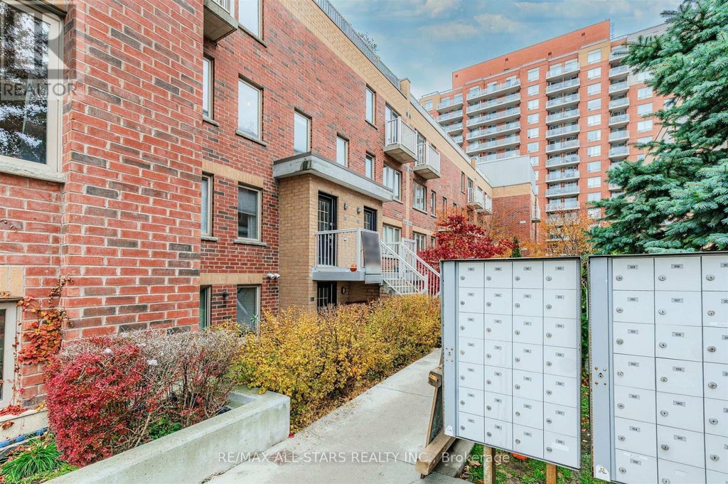 215 - 11 Ruttan Street, Toronto (dufferin Grove)
