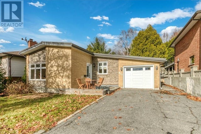 812 Hillsdale Crescent, Sudbury