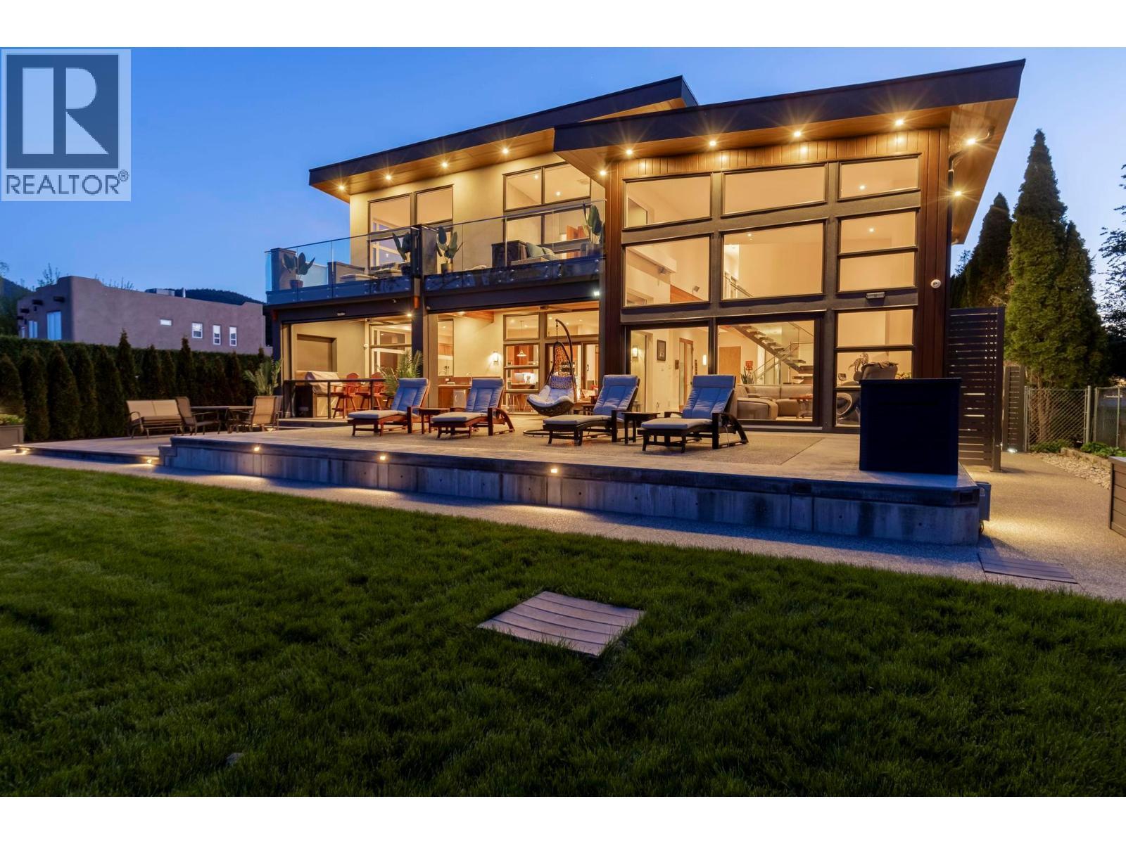 704 Stonor Street. Summerland, British Columbia