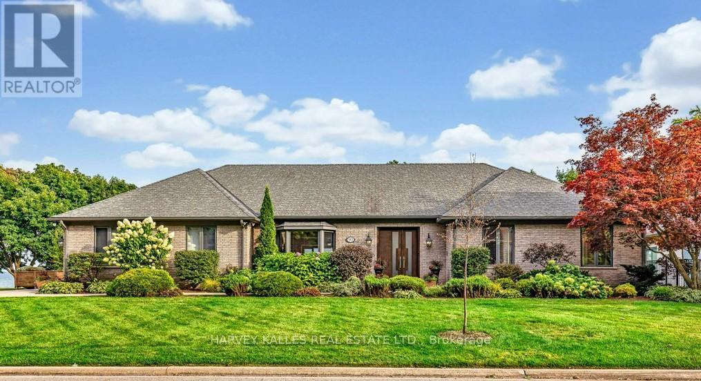 90 Oaklands Park Court, Burlington (bayview)