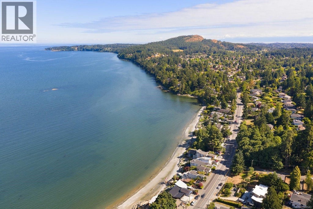 5015 Cordova Bay Road, Saanich