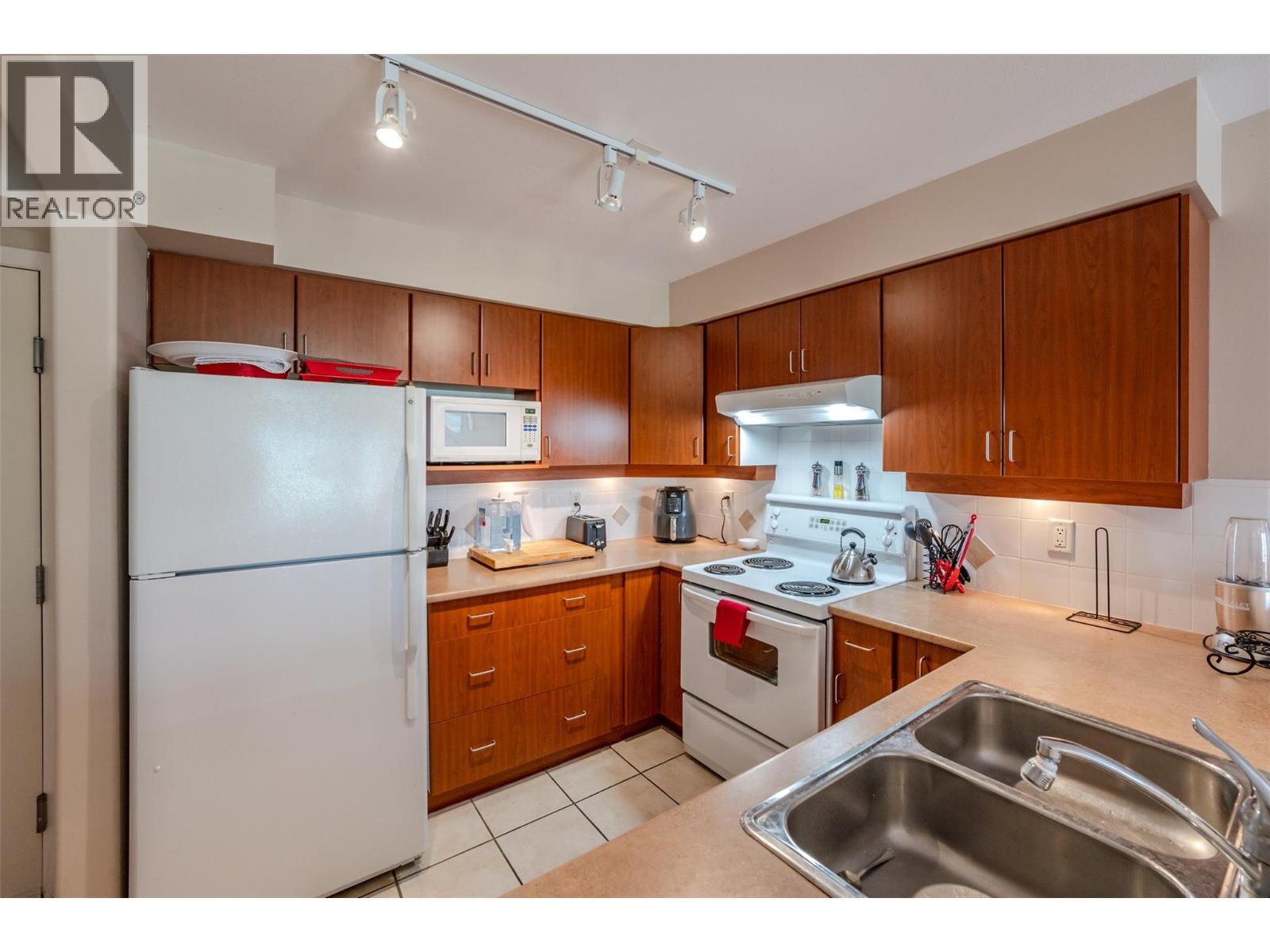 7600 Cottonwood Drive Unit# 404. Osoyoos, British Columbia