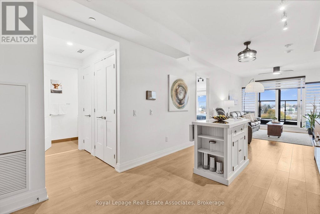 805 - 21 Park Street E, Mississauga (port Credit)