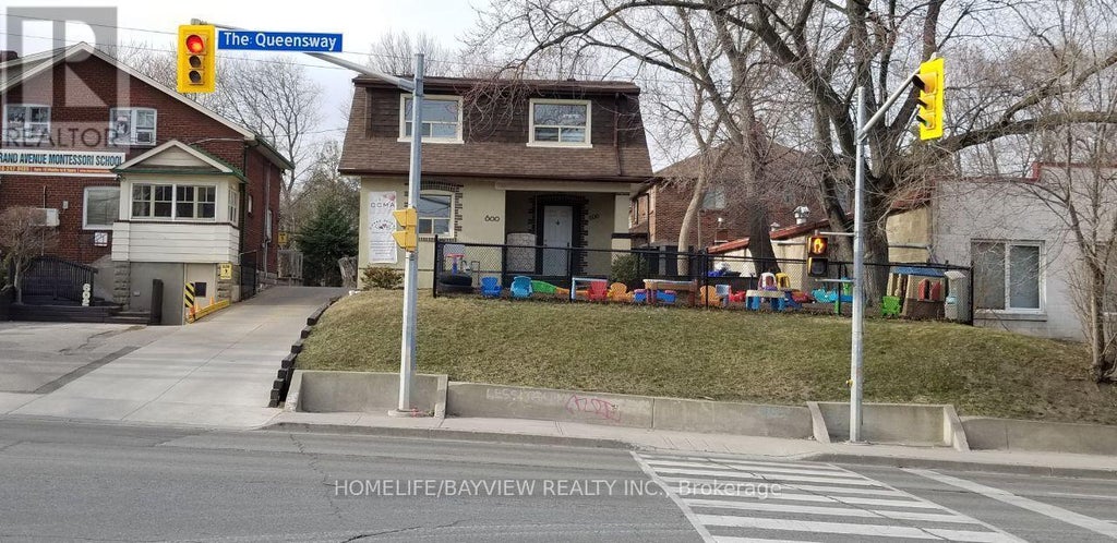 600 The Queensway Toronto W7 Way, Toronto (stonegate-Queensway)