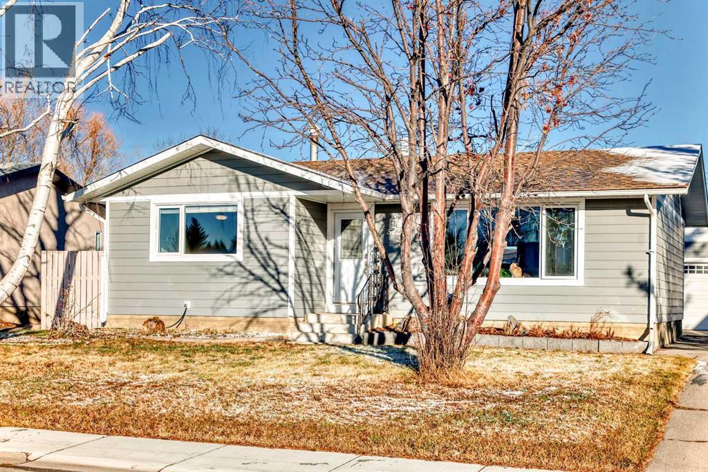 512 52 Avenue W, Claresholm
