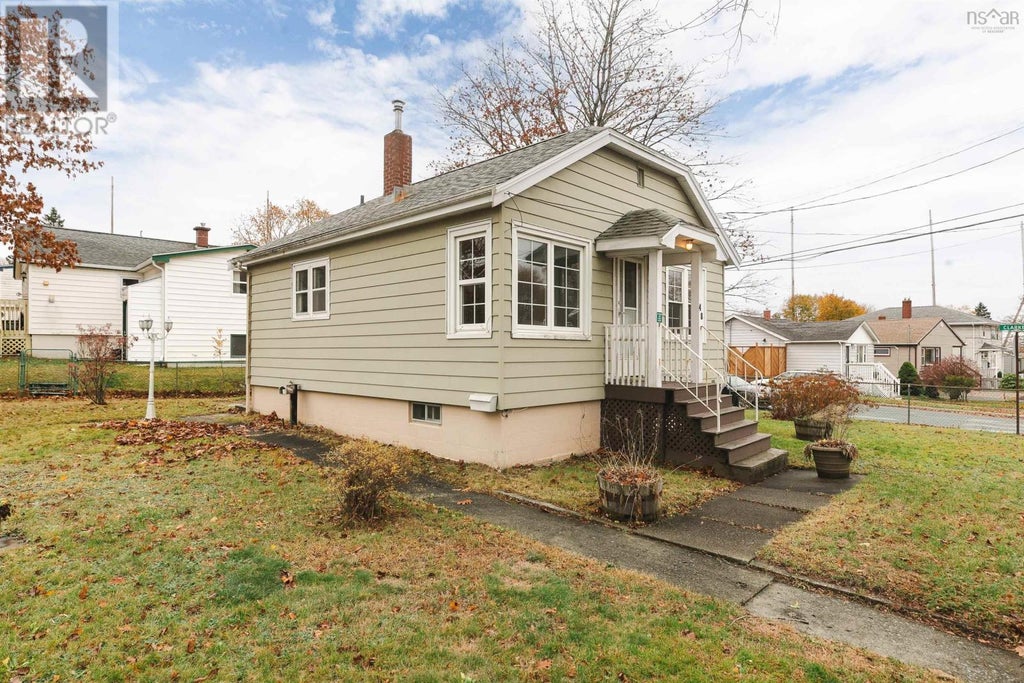 48 Woodland Avenue, Dartmouth