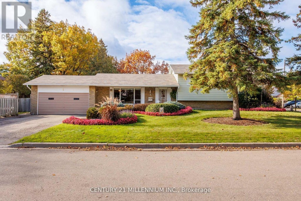 2 Pine Cliff Drive, Mississauga (streetsville)