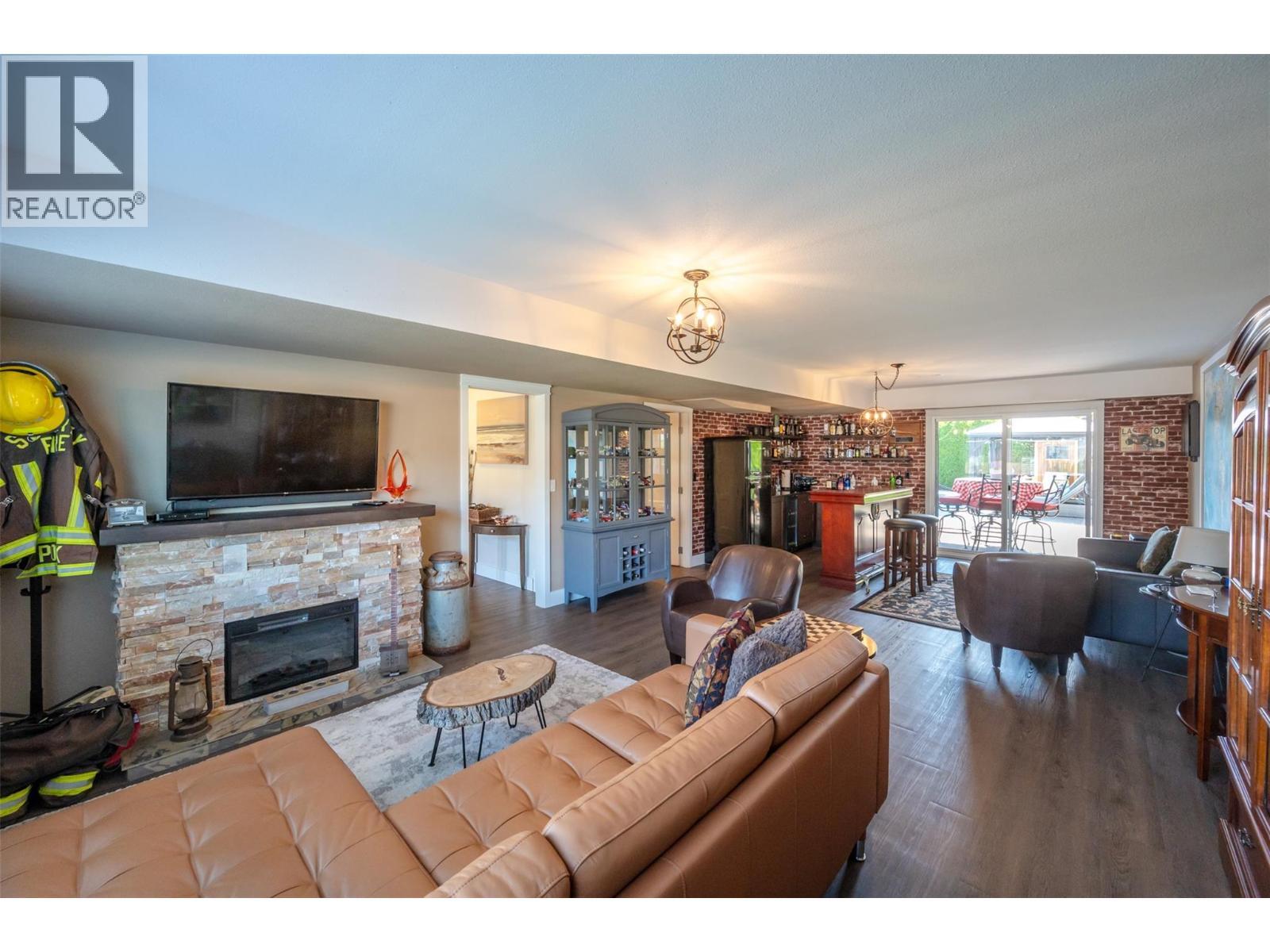 6 Mcintosh Court. Osoyoos, British Columbia