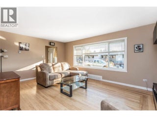 932-930 Lawson Avenue. Kelowna, British Columbia