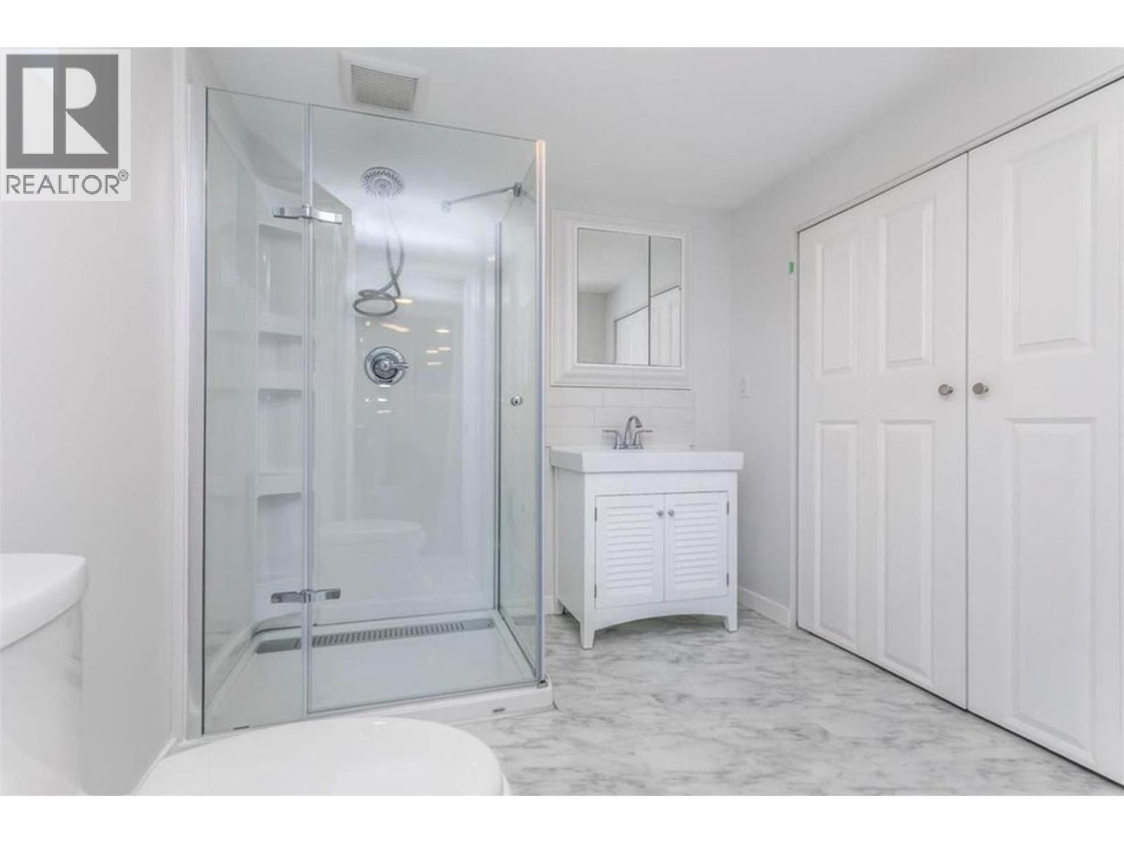 932-930 Lawson Avenue. Kelowna, British Columbia