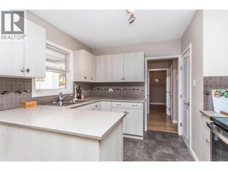 932-930 Lawson Avenue. Kelowna, British Columbia