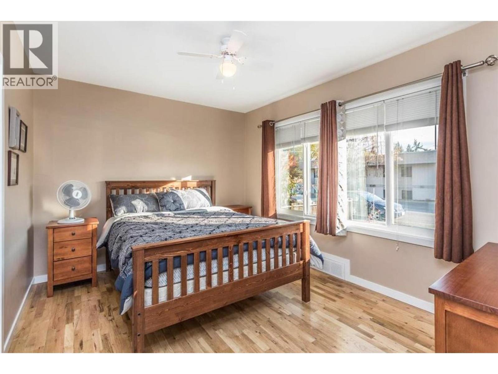 932-930 Lawson Avenue. Kelowna, British Columbia