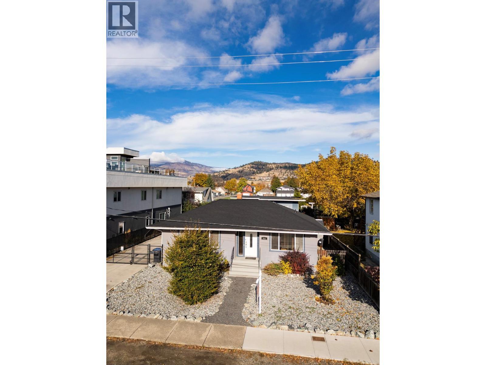 932-930 Lawson Avenue. Kelowna, British Columbia