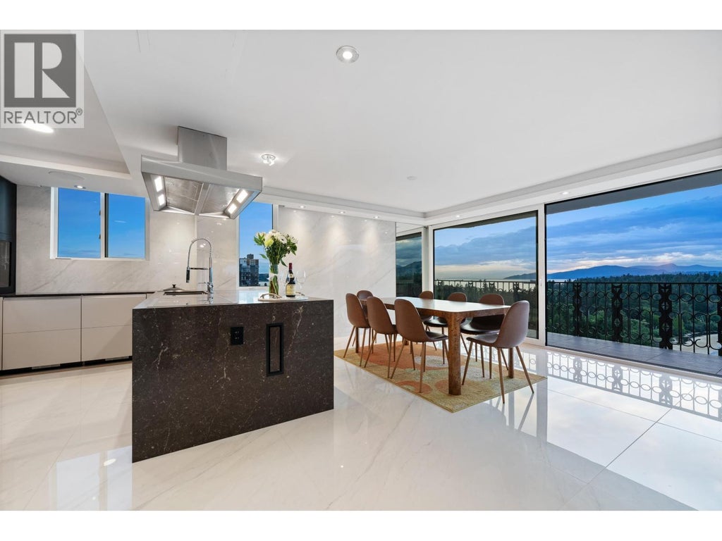 1501 845 Chilco Street, Vancouver