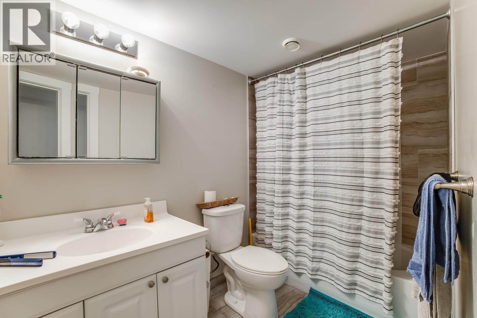 13093 Shoreline Drive. Lake Country, British Columbia