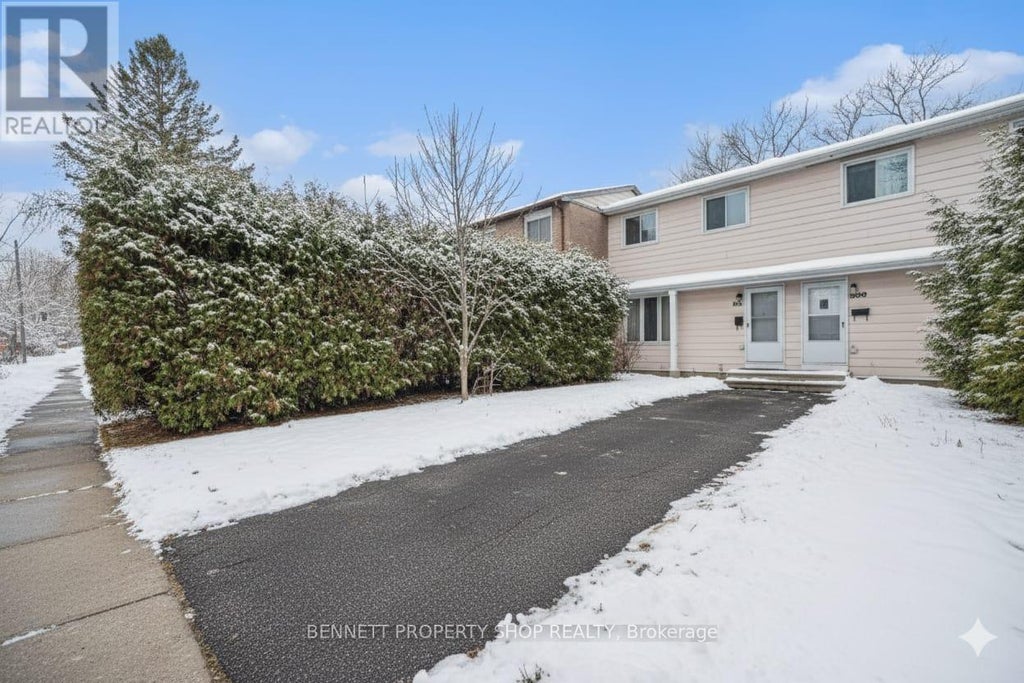 909 Greenbriar Avenue, Ottawa