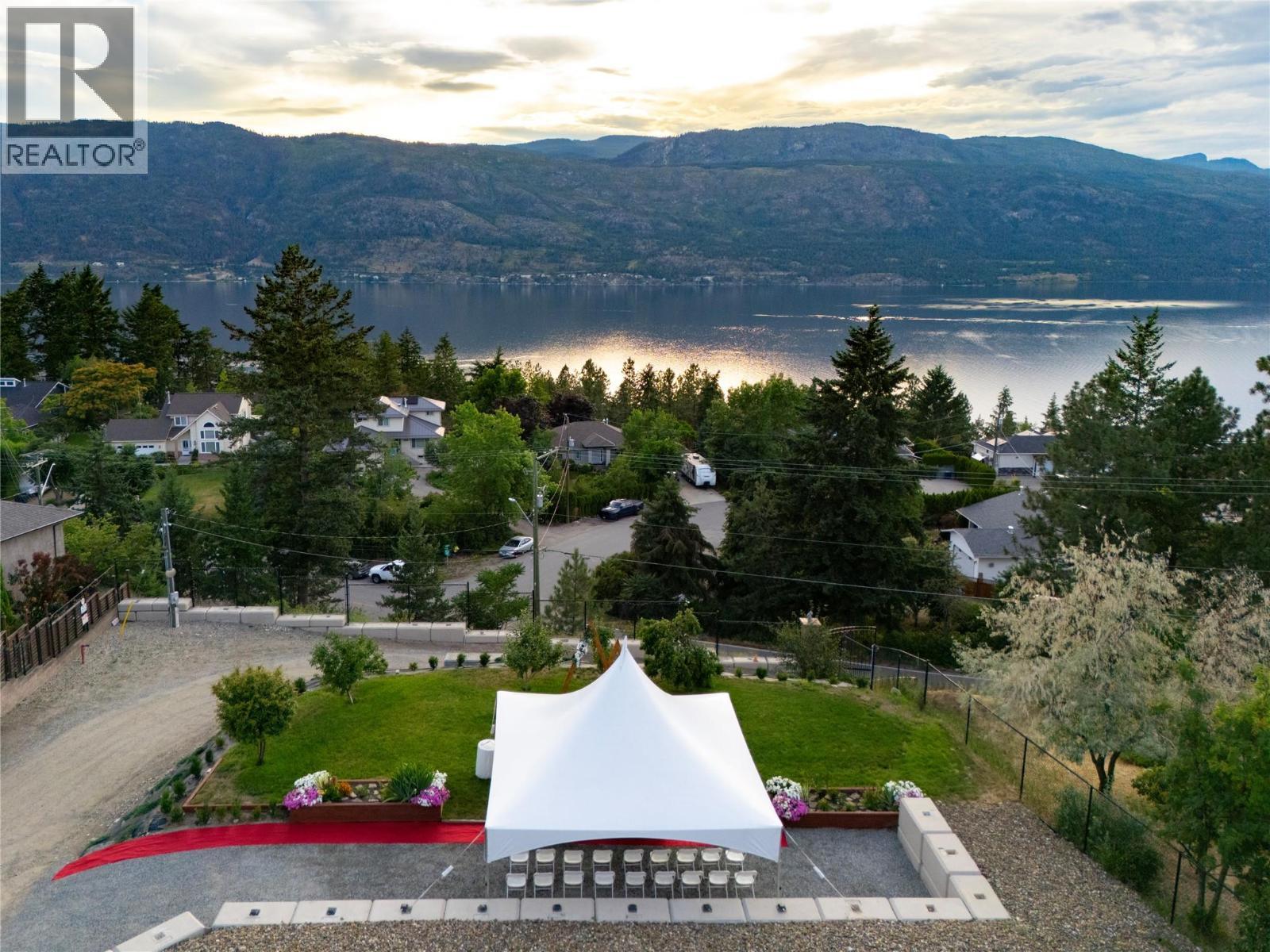 1727 Davidson Road. Lake Country, British Columbia