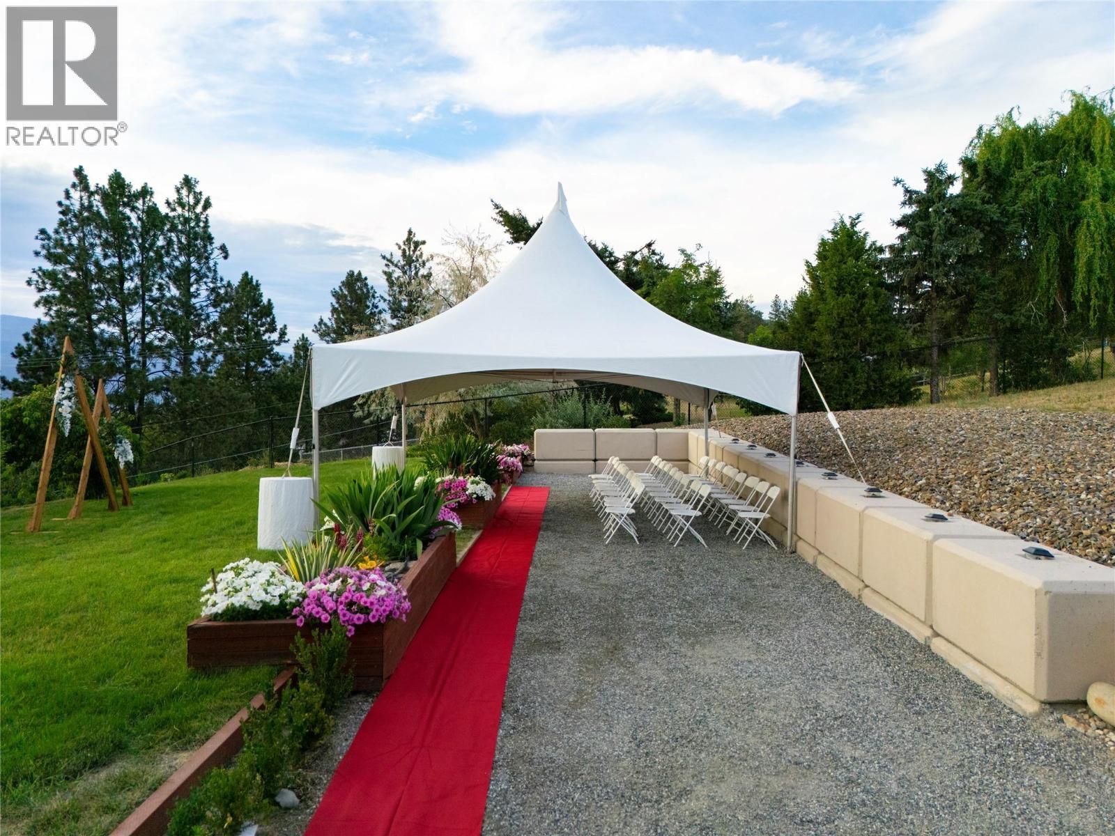 1727 Davidson Road. Lake Country, British Columbia