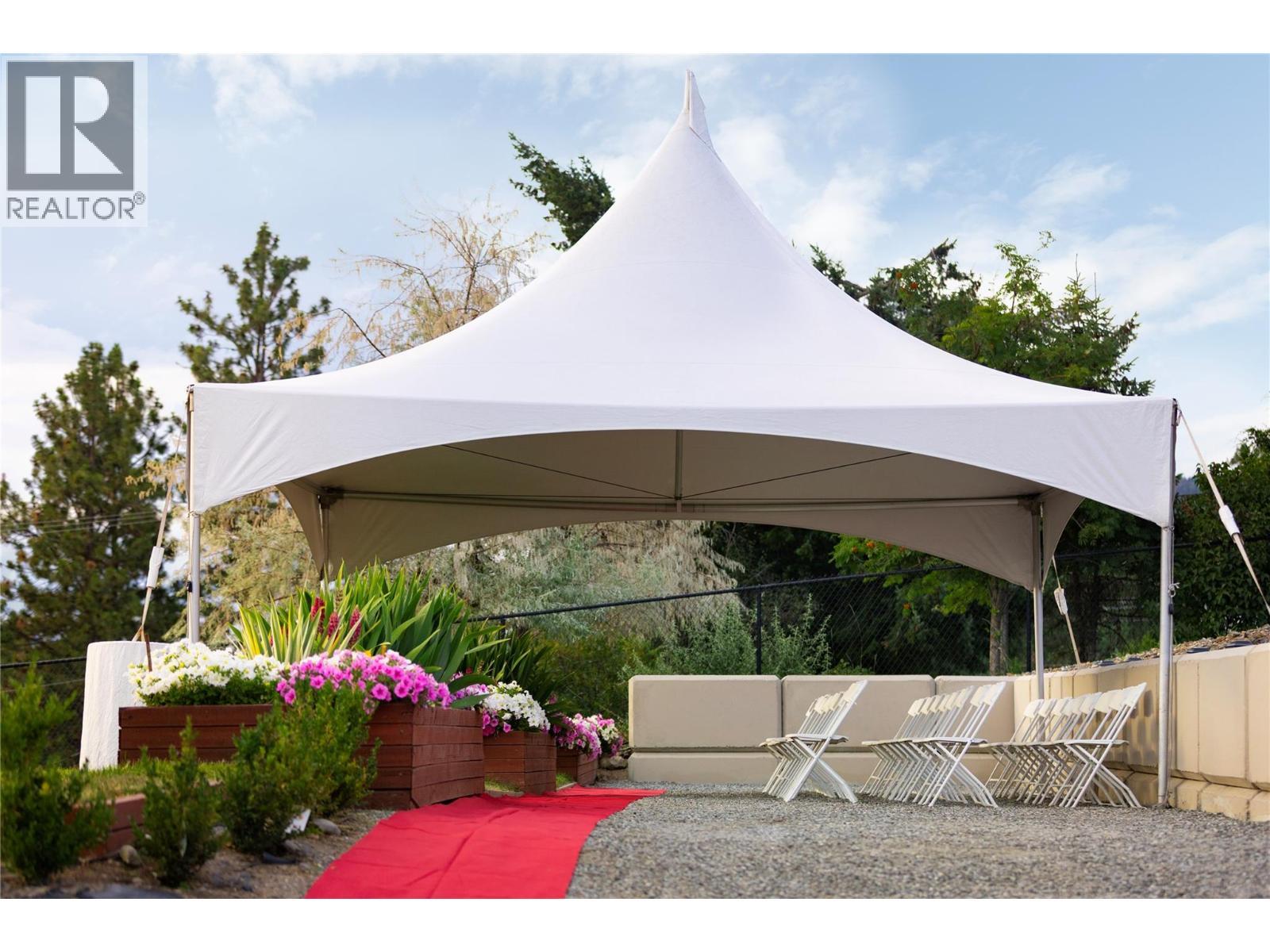 1727 Davidson Road. Lake Country, British Columbia