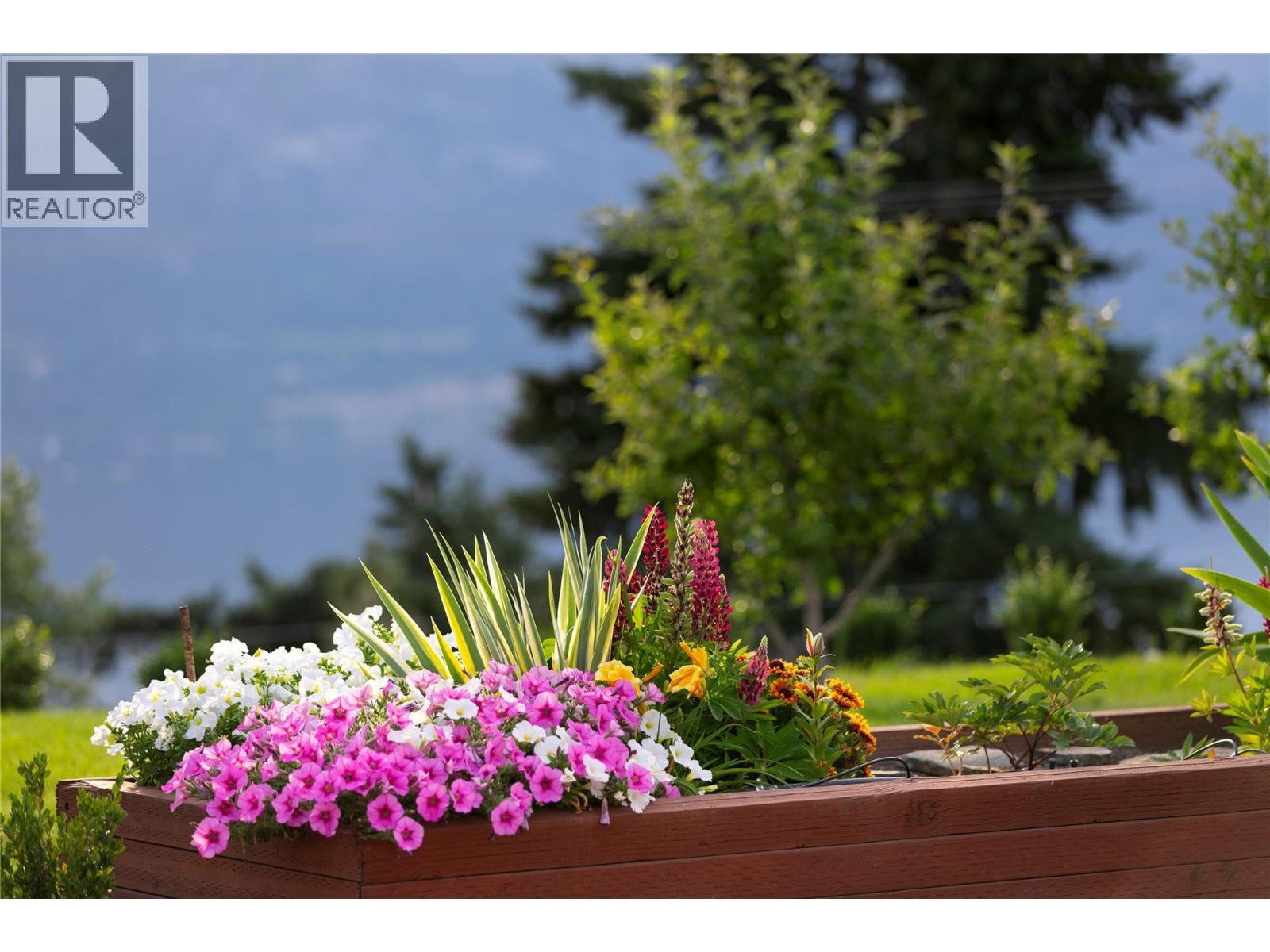 1727 Davidson Road. Lake Country, British Columbia