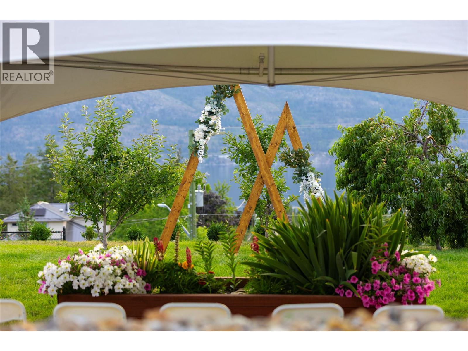 1727 Davidson Road. Lake Country, British Columbia