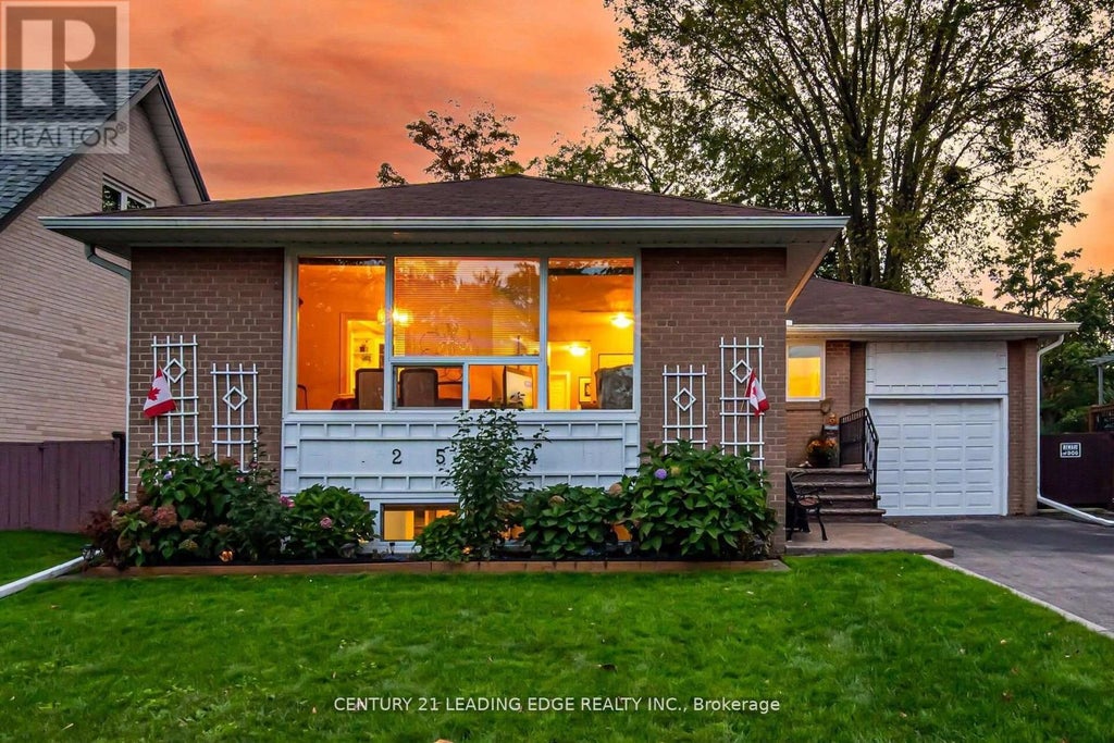 2574 Lundigan Drive, Mississauga (clarkson)