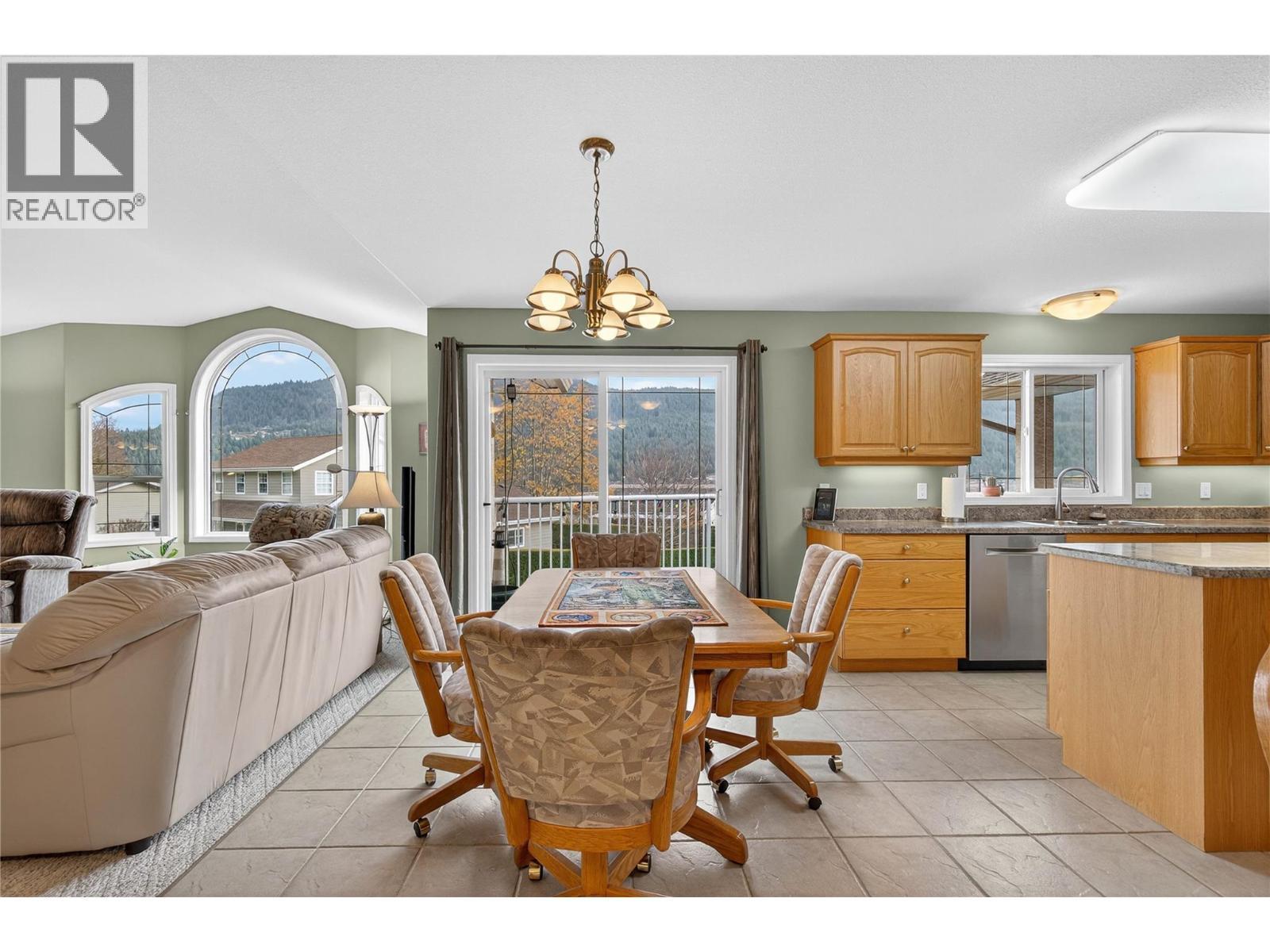 2940 Birch Lane. Blind Bay, British Columbia