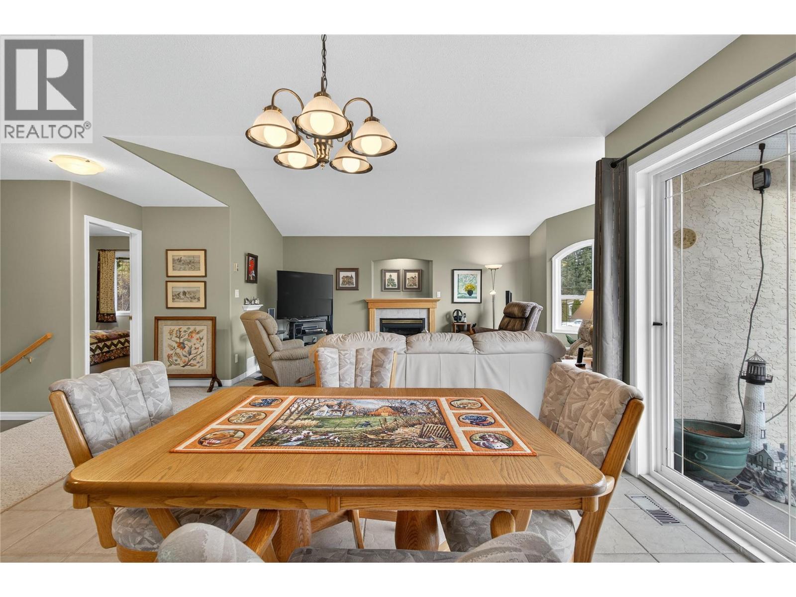 2940 Birch Lane. Blind Bay, British Columbia