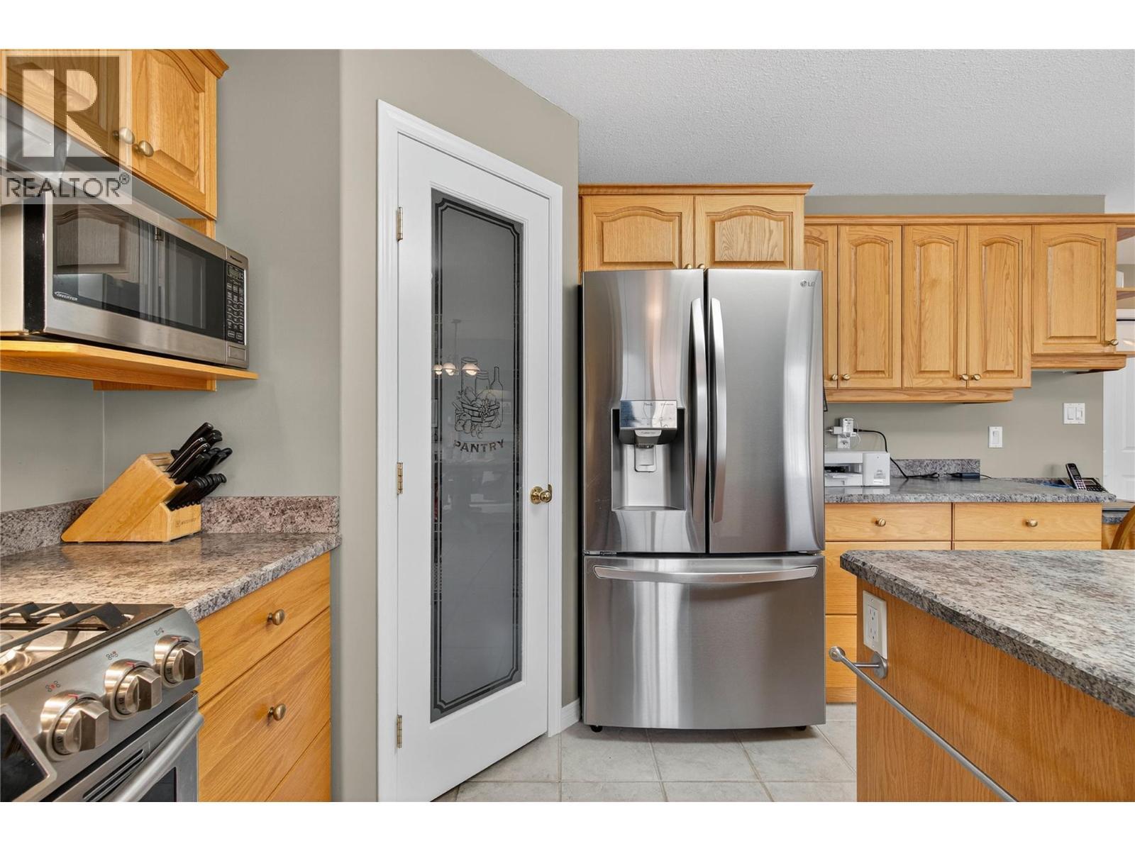 2940 Birch Lane. Blind Bay, British Columbia