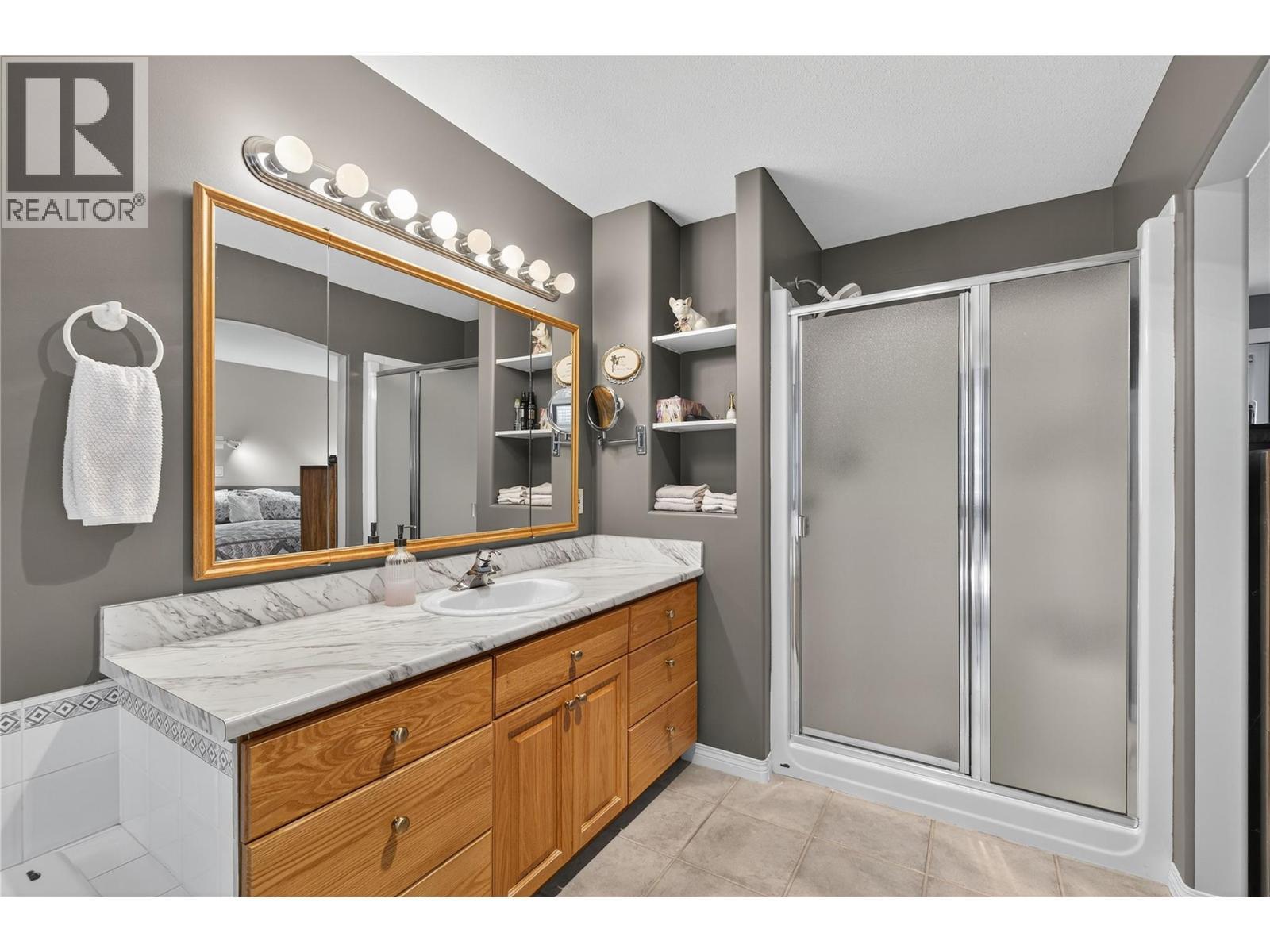 2940 Birch Lane. Blind Bay, British Columbia