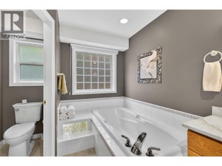 2940 Birch Lane. Blind Bay, British Columbia