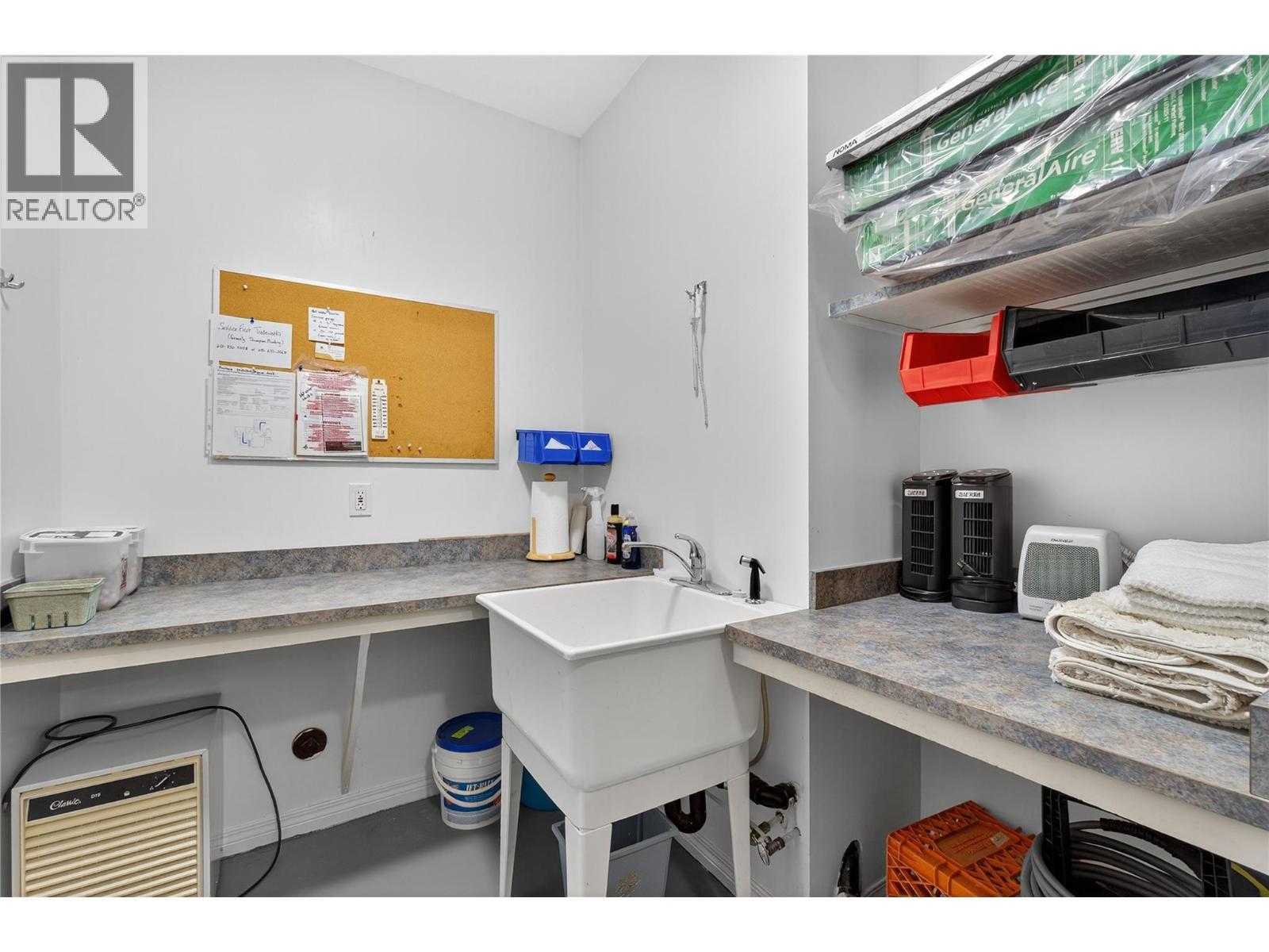 2940 Birch Lane. Blind Bay, British Columbia