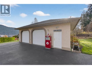 2940 Birch Lane. Blind Bay, British Columbia