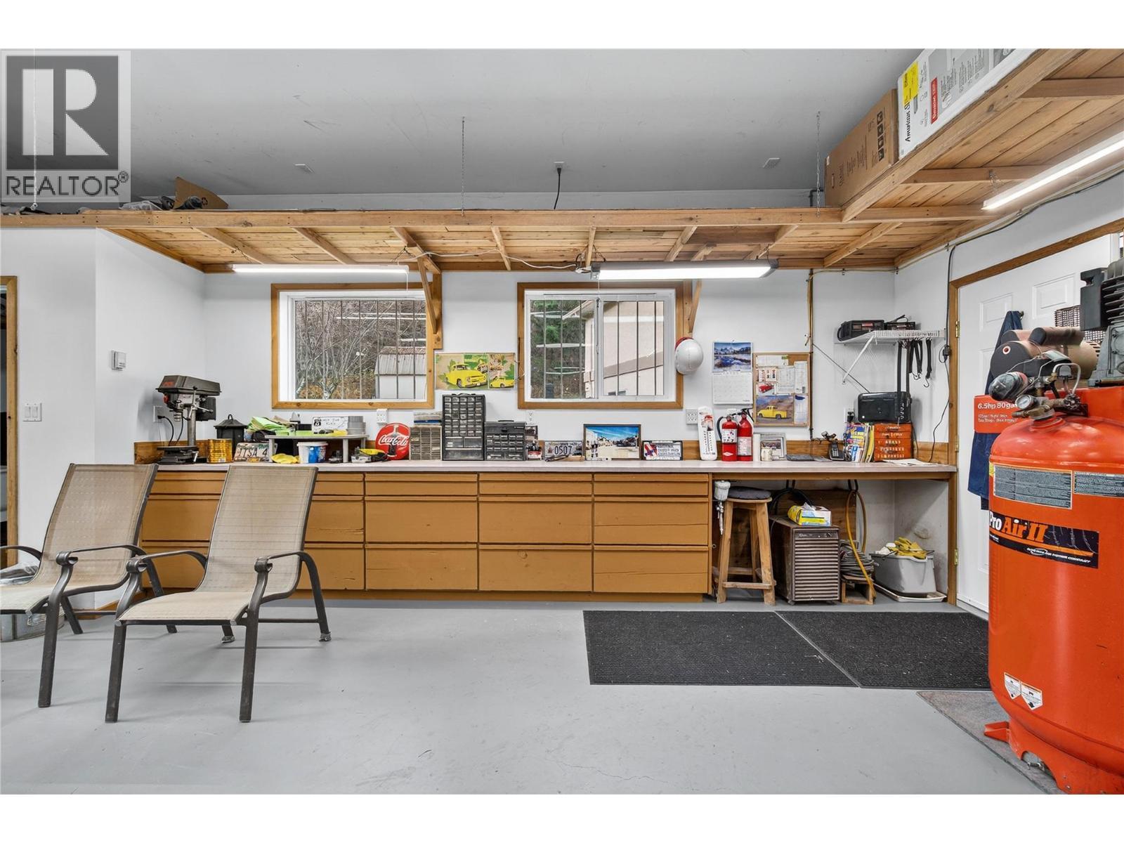 2940 Birch Lane. Blind Bay, British Columbia